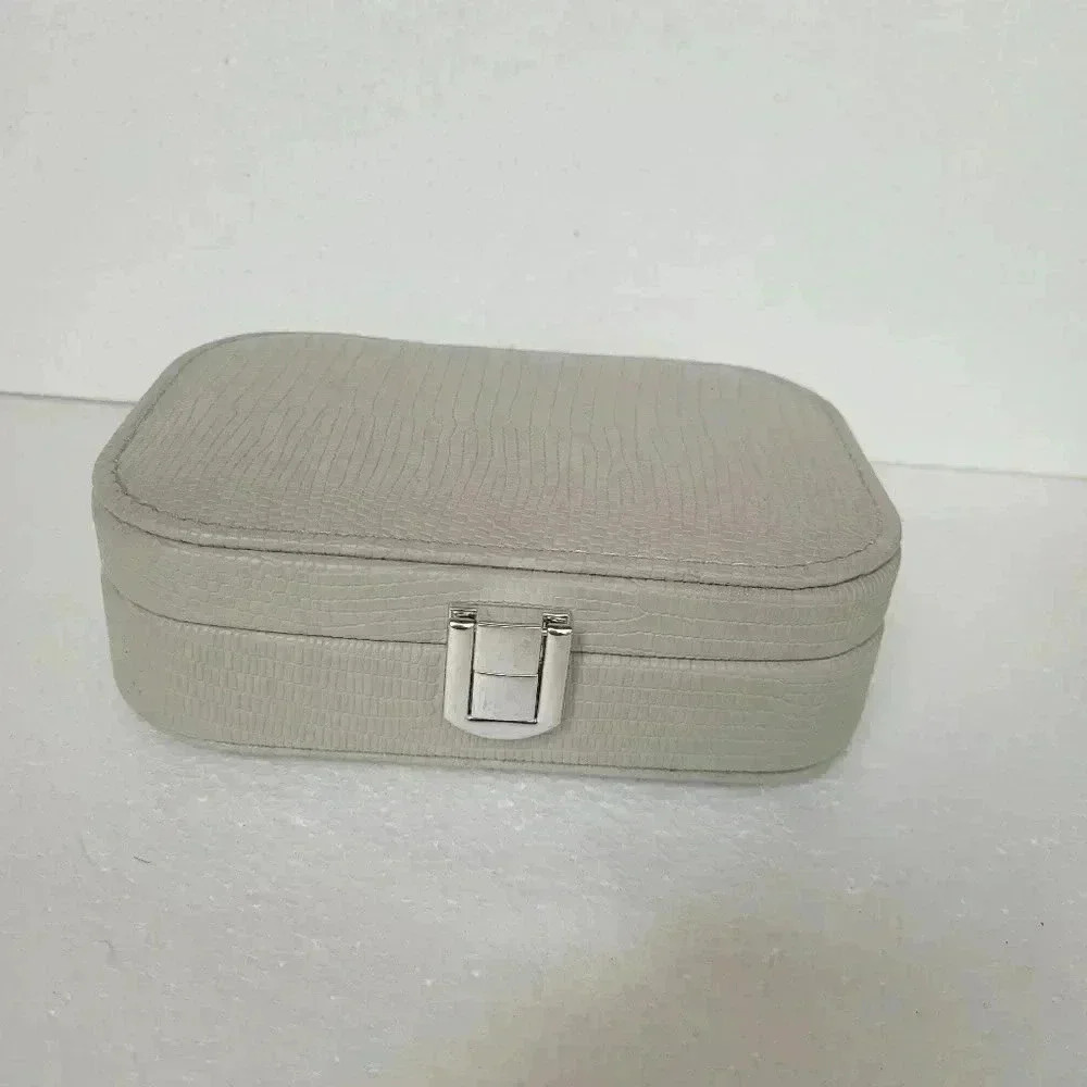 NWT Antropologie Jewelry Organizer Case  Bridesmaid Gifts Travel Bag - Leather - Picture 10 of 10